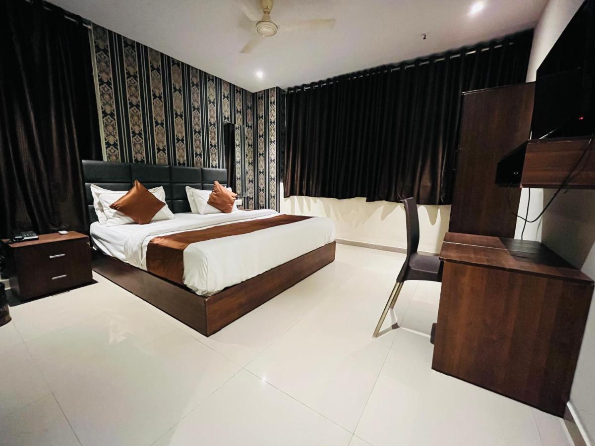 Hotel Nova Vesu سورات المظهر الخارجي الصورة