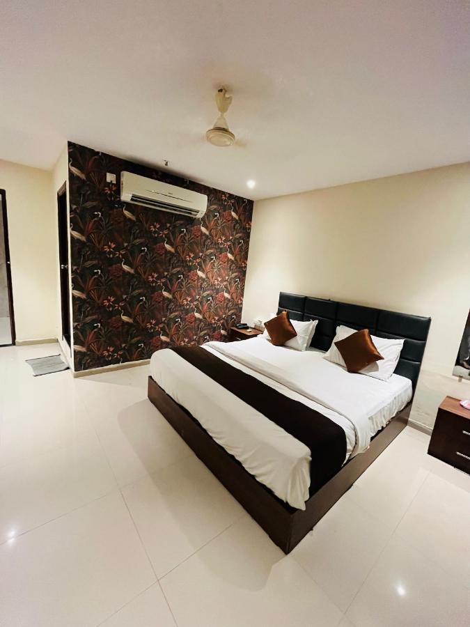 Hotel Nova Vesu سورات المظهر الخارجي الصورة
