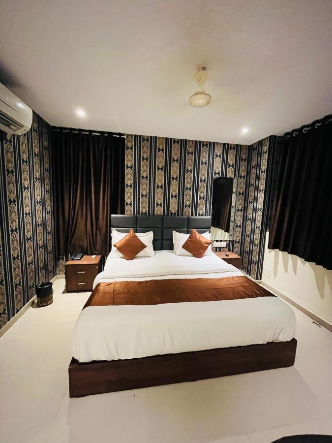 Hotel Nova Vesu سورات المظهر الخارجي الصورة